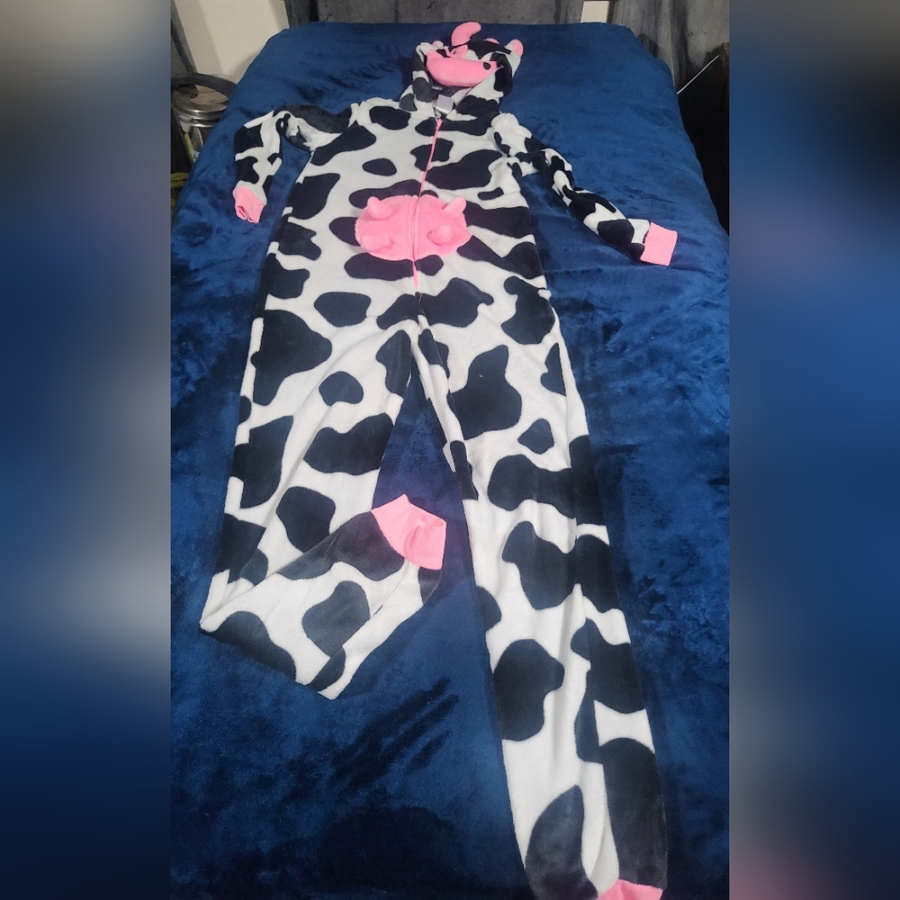 Women's sz medium moo cow onesie Secret Treasures